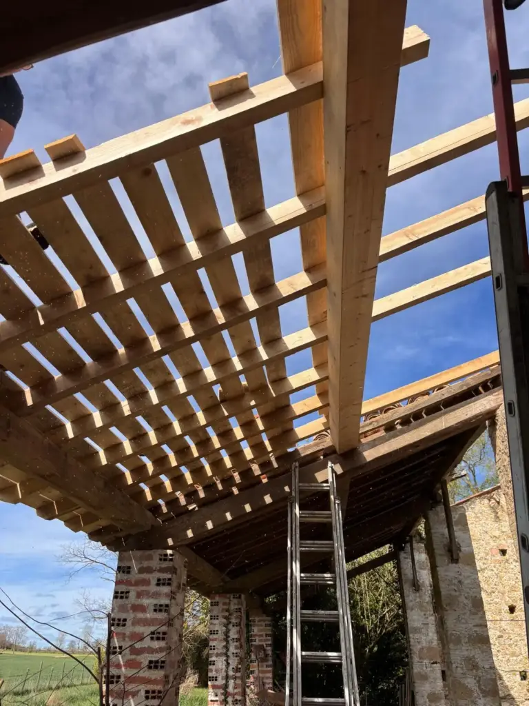 Charpente d’un préau en bois